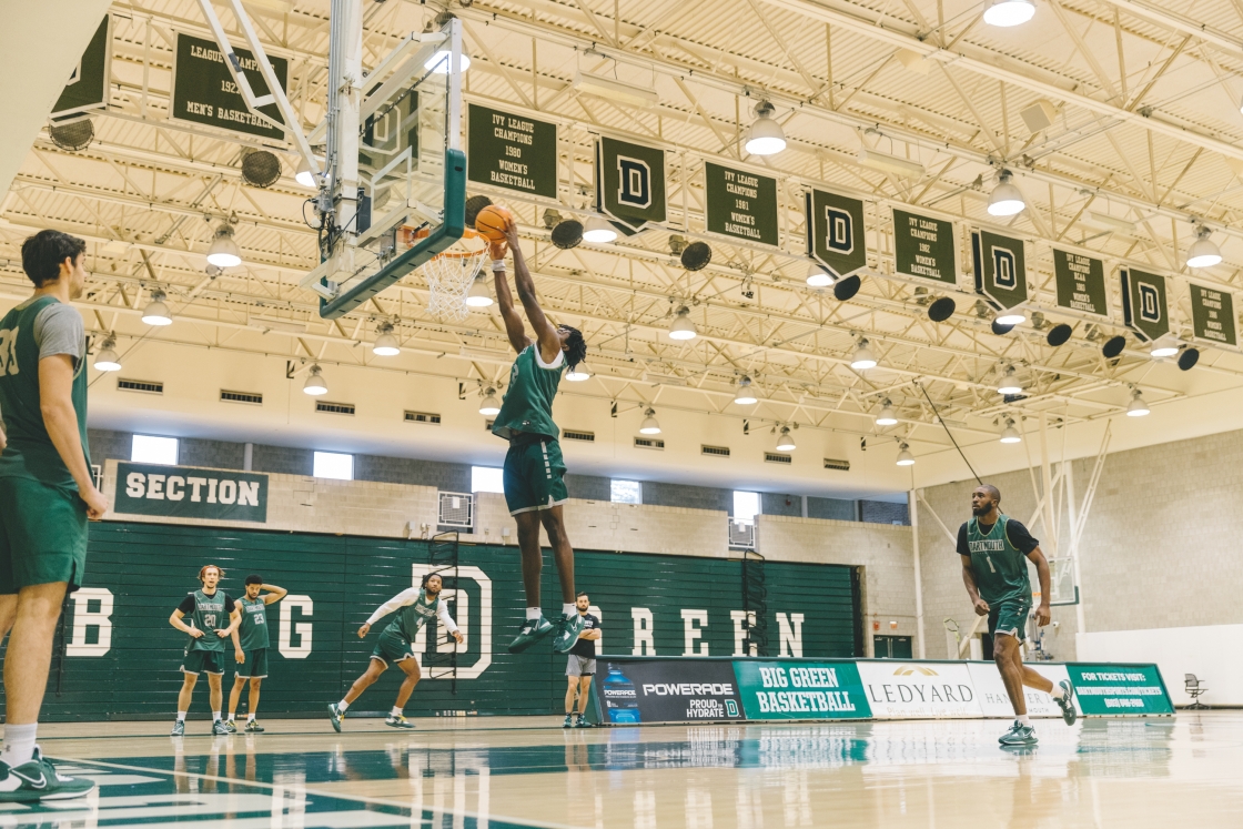 Jayden Williams dunking