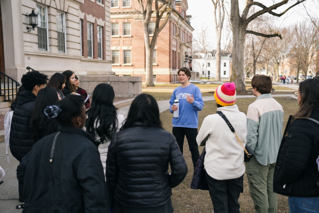 Prospective Dartmouth parents and students listen to a campus tour guide.