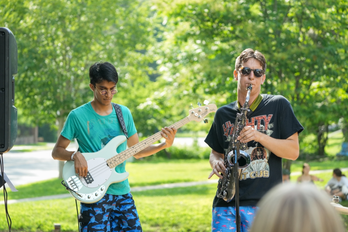 A guitarist and saxophonist play their music