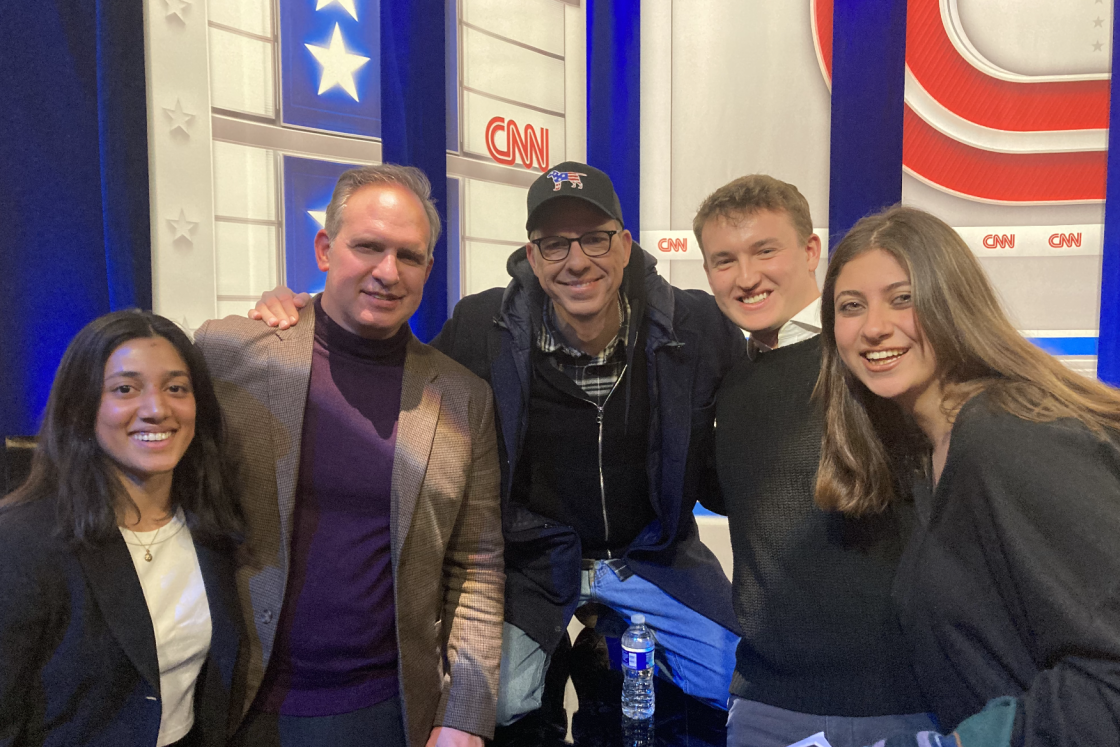 Jake Tapper ’91 with Jason Barabas ’93, Dylan Griffith ’25, Kavya Nivarthy ’25, and Armita Mirkarimi ’25