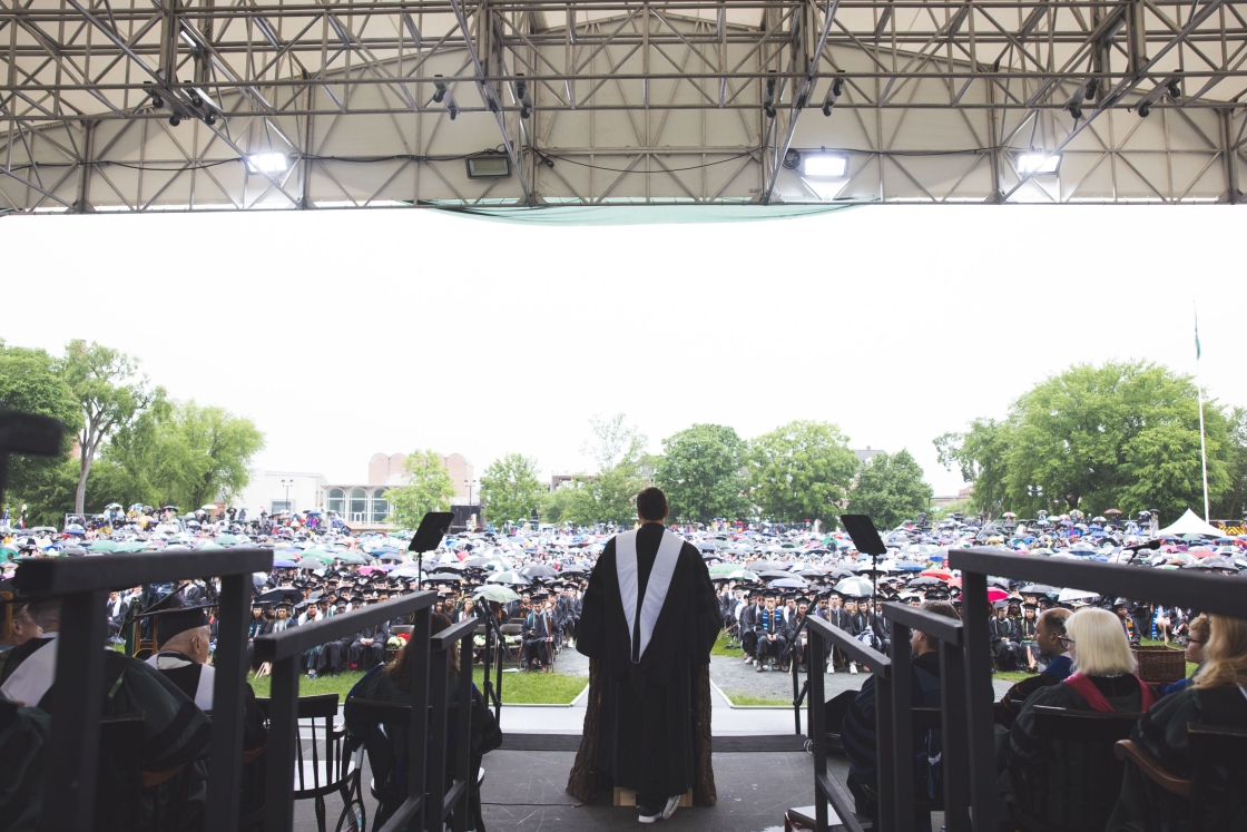 Roger Federer facing the crowd at Dartmouth Commencement