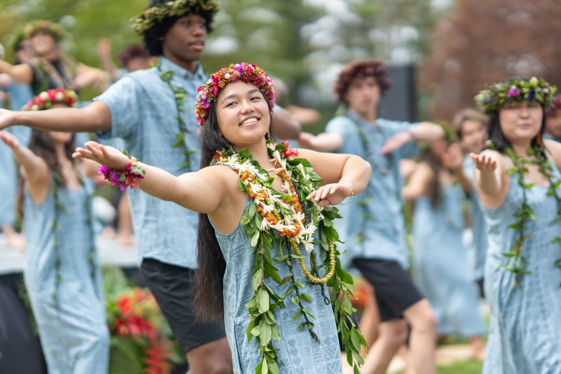 Hōkūpaʻa dancing in a Lūʻau