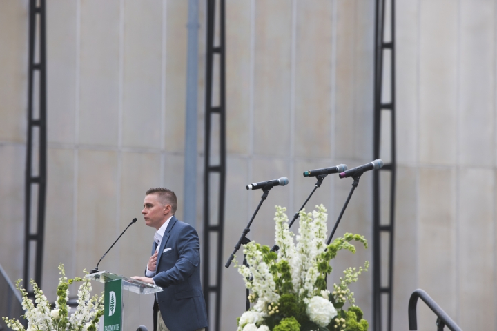 Person speaking at Teevens celebration