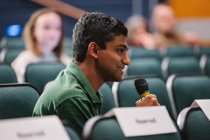 Jayanth Uppaluri '24 asking Harry Enten a question