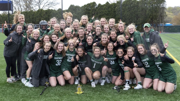 Group photo of women's lacrosse team