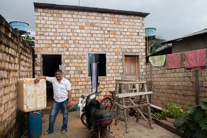 Edivaldo, a ribeirinho and a fisherman